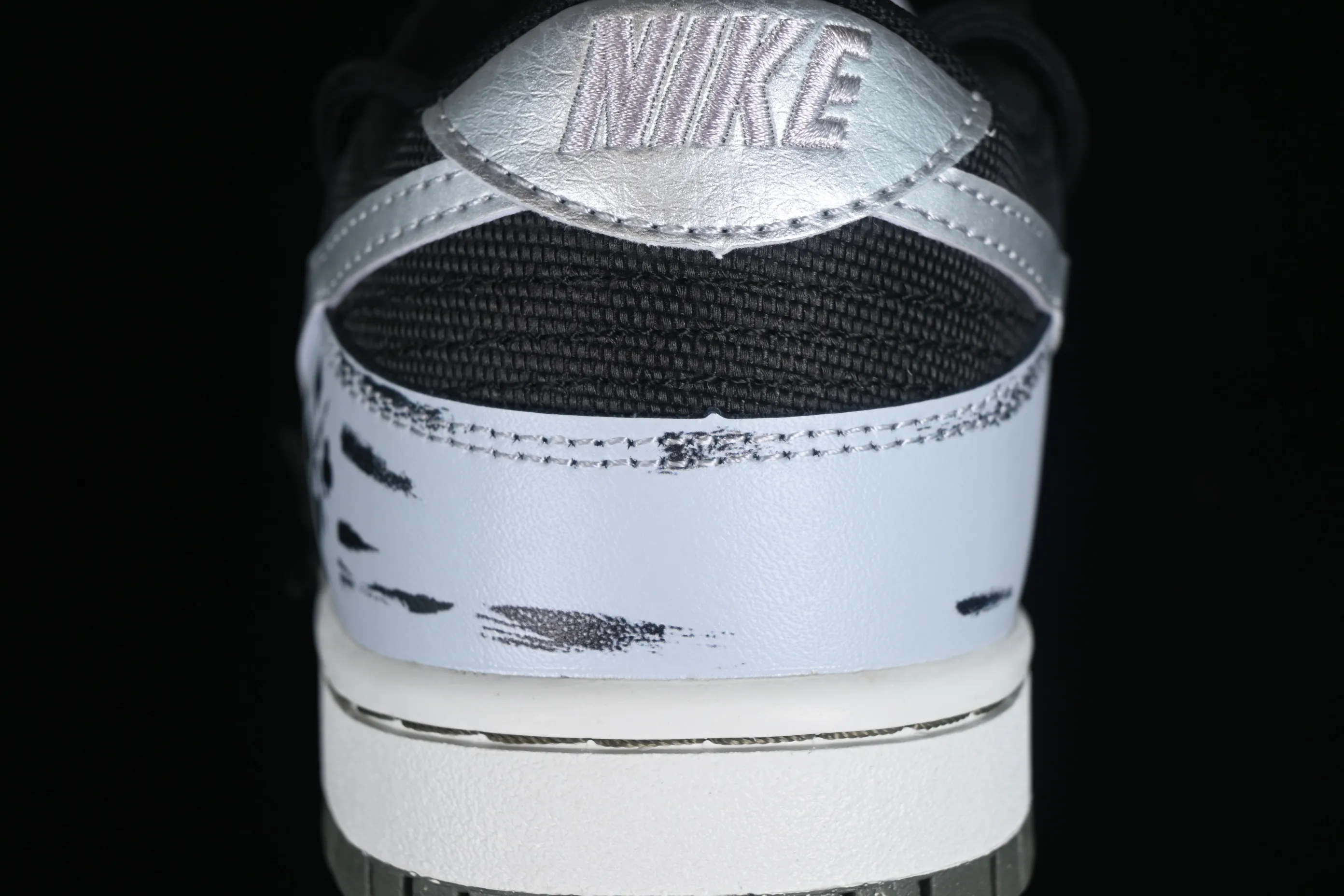 All Categories Nk SB Dunk Series Nk SB Dunk Low Low-top sneakers Nk Dunk Low Sanci Lab Dark Poker Old Dirty Shoes Premium Gray Cashew Pattern SB Strap Low-top Casual Shoes DM0108-001